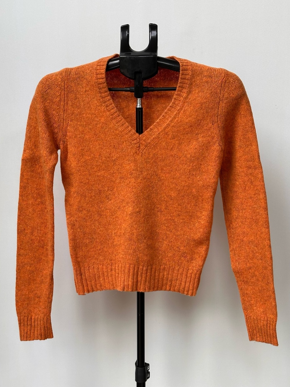 United Colors of Benetton V-Neck Orange Rust Sweater Wool Blend Women’s Size XS